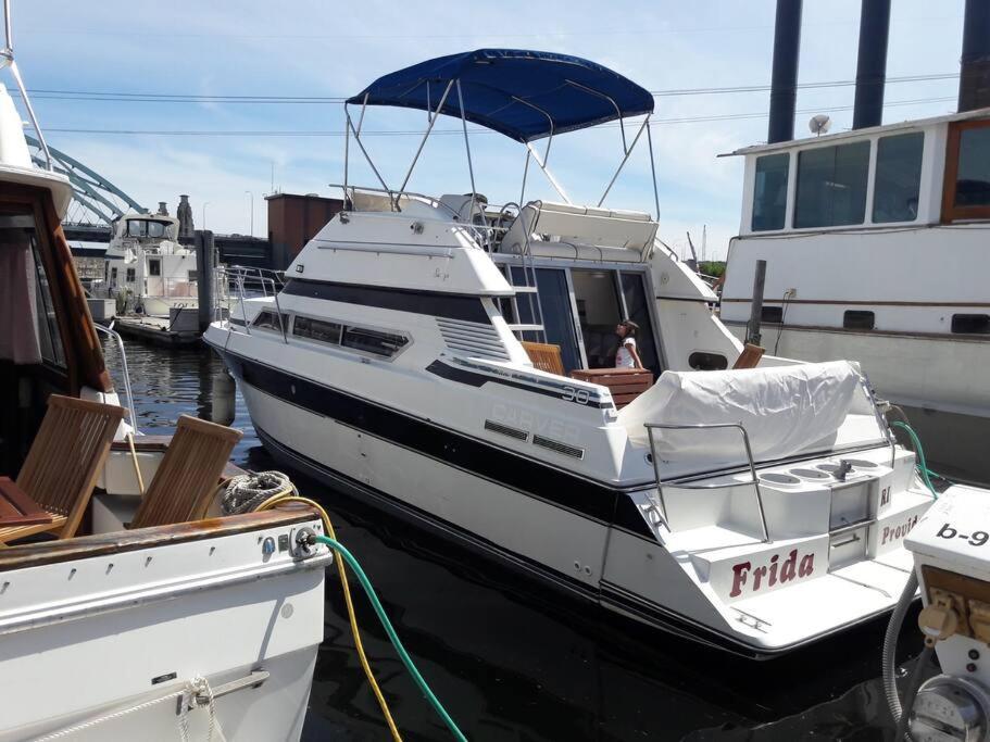 Yacht Stay Providence Marina ภายนอก รูปภาพ