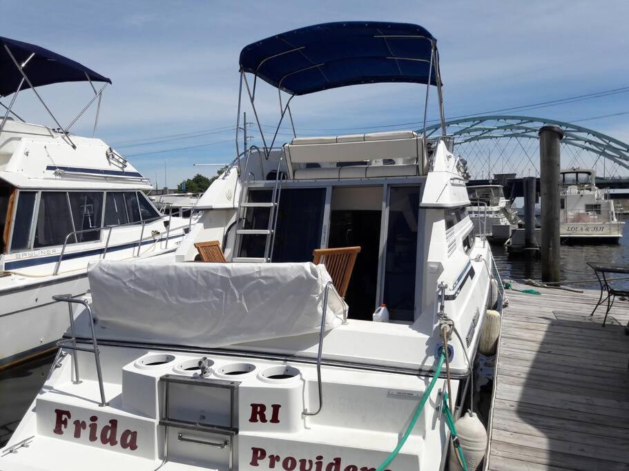 Yacht Stay Providence Marina ภายนอก รูปภาพ